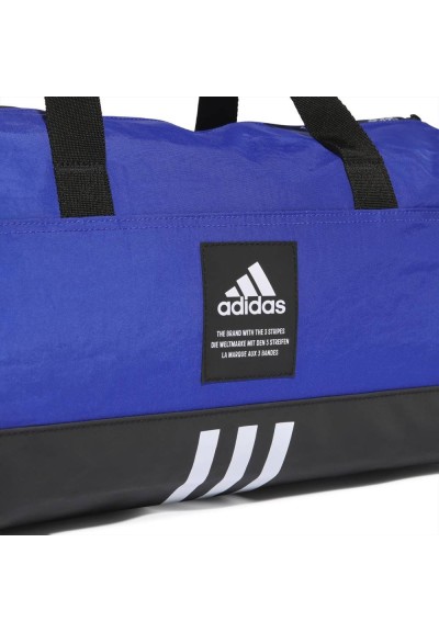 borsone adidas dalle dimensioni compatte.