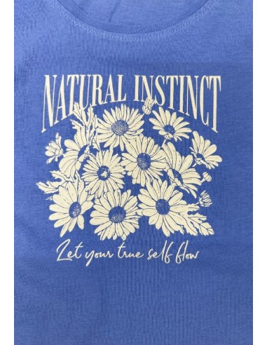 T-shirt floreale e freschezza sulla pelle: stile naturale per lei  - V 2